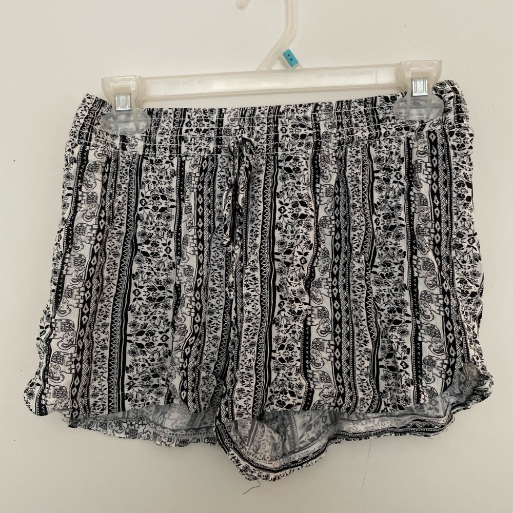 JOE B by joe benbasset patterned shorts💕